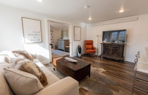 Adorable Bungalow w/ Private Patio Mins away from Downtown Rapid City - Foto 5