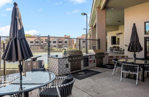 Comfy 2BR-Pool, Yoga Rm, Gym, Cabanas, BBQ,Prkng - Foto 34