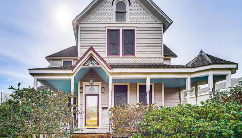 Historic Home with Fireplace and Porch Walkable Area! - Foto 3