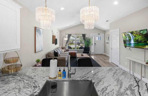 5 Minutes to Beach and Downtown Fire pit Grill - Foto 17