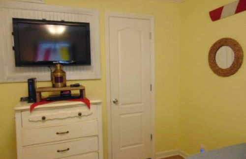 H13 Ocean Walk Resort 2bdrm 2 bath downstairs great beds Great view and always a great breeze - Foto 13