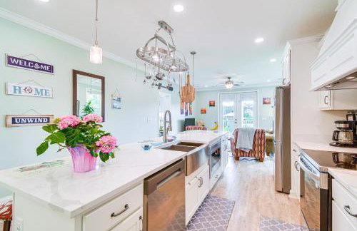 Waterfront Wolf Bay Home with Private Boathouse! - Foto 8