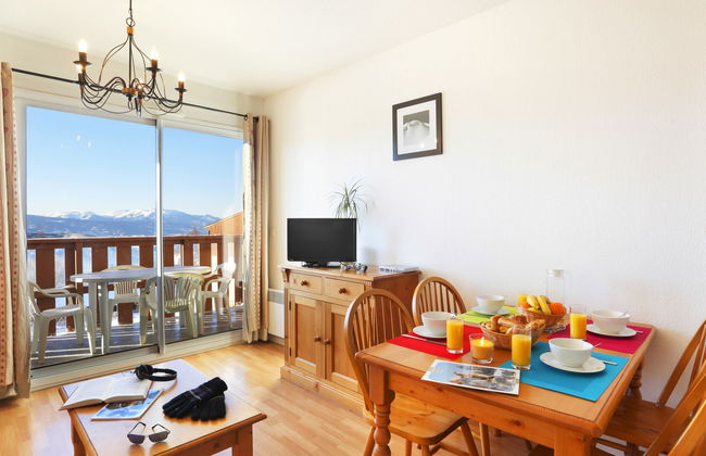 3 bedroom Apartment in Font-Romeu-Odeillo-Via with swimming pool and garden - Photo 11