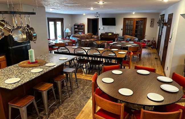 Private Retreat w Pool Hot Tub and Dining Hall - Foto 44