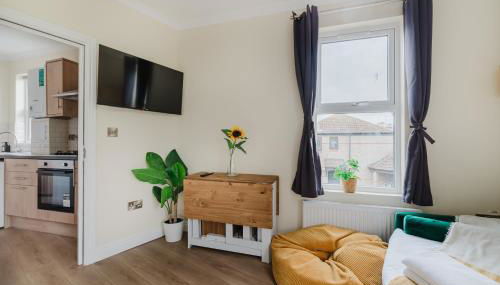 Modern Cosy Corner Flat 3 bed and loft sleep 7 people - Foto 4