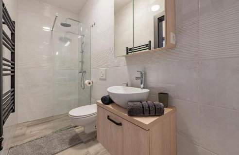 Gorgeous Apartment In Prizna With Wifi - Photo 19