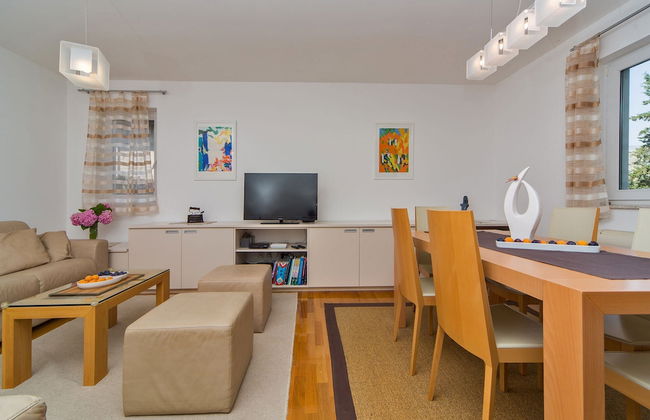 Spacious and Modern 1st Floor Apartment With Private Garage, Wi-fi - Foto 10
