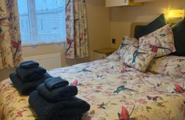 Lovely Serenity 1 and gorgeous Serenity 2 are 3 bedroom 2 bathroom caravans - Foto 11