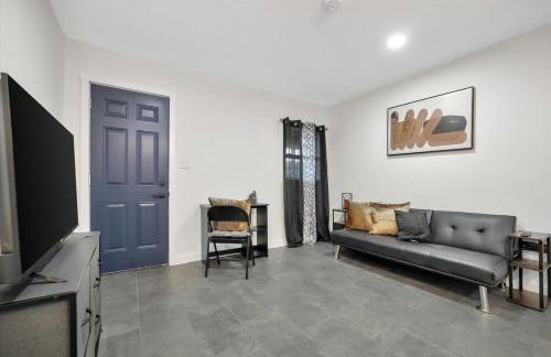 Walk to Stadium, 2 Parking spots, Dog Park, BBQ - Foto 22