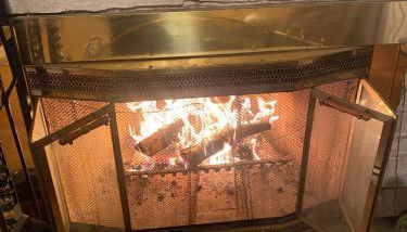 3BR-2BA Deluxe Apartment with Fireplace and Balcony - Foto 4