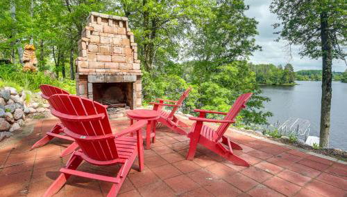 Tranquil Lakefront Cabin Fire Pit, Grill and Patio - Foto 3