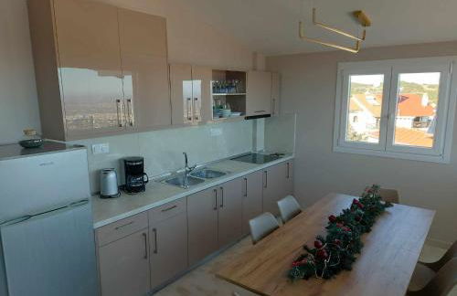 Amazing view with huge balcony - Photo 25