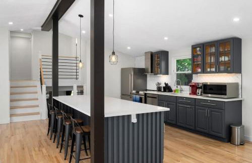 *NEW* Large Backyard ~ Game Room ~ Firepit ~ Lake - Foto 17