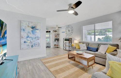 Eagle's Way with Firepit Heated Pool and Sunroom Near BEACH - Foto 72