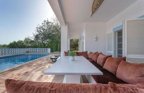 Spacious Villa Swimming Pool by HostWise - Foto 16