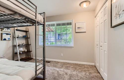 Spacious 4-bedroom home with outdoor deck - Foto 17