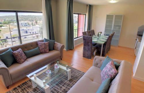 Apartment Beta - 2 Bedrooms, Private Rooftop Patio with Hot Tub, BBQ and View - Foto 6