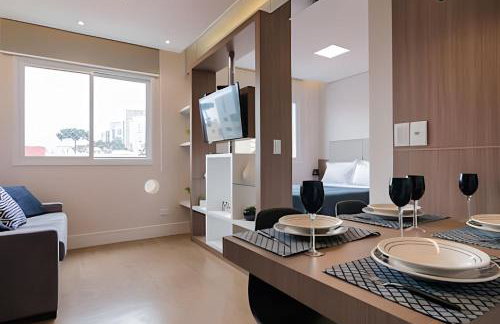 Studio prox shopping Curitiba Wifi, TV a Cabo e ar by UROOMS - Foto 1