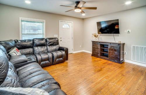 Home 14 Mi to Highpoint Health with Fenced Yard! - Foto 1