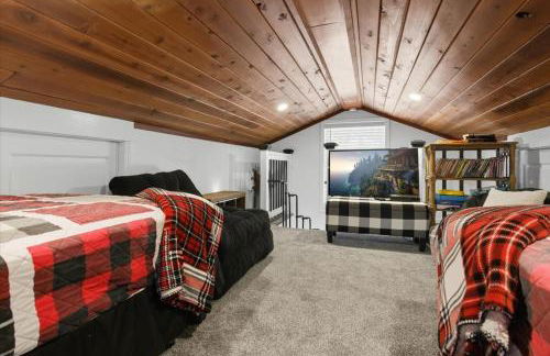 Lakefront w/ Private Dock, 2 Slips, Swim Mat, Firepit, & Covered Patio 44mm - Foto 30