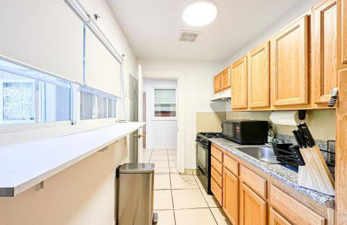 Relaxed and Cozy Poolside Studio - LOU2 - BUR - Foto 4