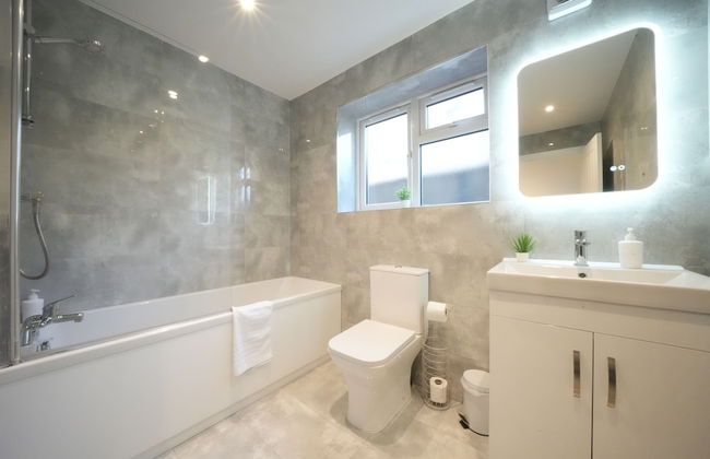 Heathrow Charge and Go - Photo 69