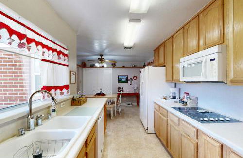 Farmington Family Home with Private Patio - Foto 9