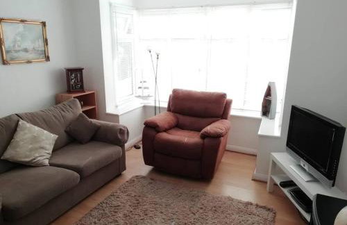 1 Bed Bognor Apartment 300 yrds from beach - Photo 13