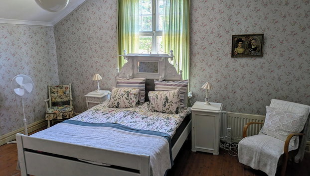 Bright and Spacious Living in Historic Building - Photo 5, Chambre