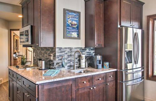 Luxurious Liberty Lake Hideaway with Hot Tub! - Foto 11