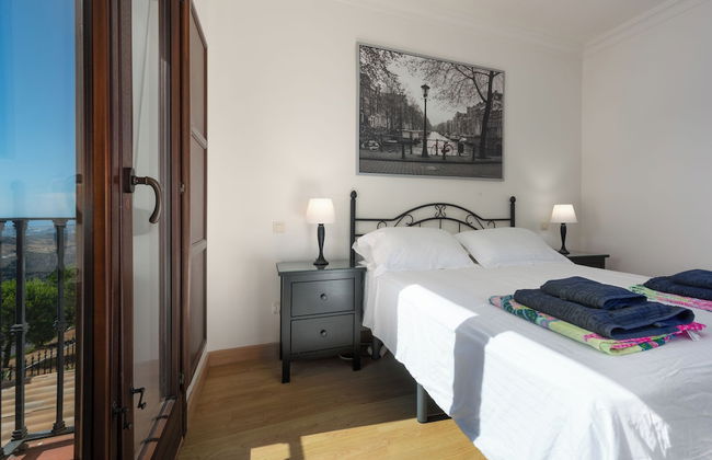 Stylish House, Patio, Pool, Mountains, Stunning White Village, sea 20 Mins Away - Photo 10