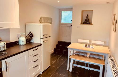 The Beautiful Bobbin - Premium Cottage with views, local walks, wood burner & pubs - Photo 9