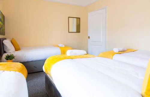 3 Bedroom House, Free Parking and Self Check In - Foto 16