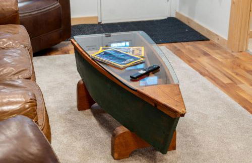 Cozy 3BR Cabin With Hot Tub on Nippersink Creek - Photo 29