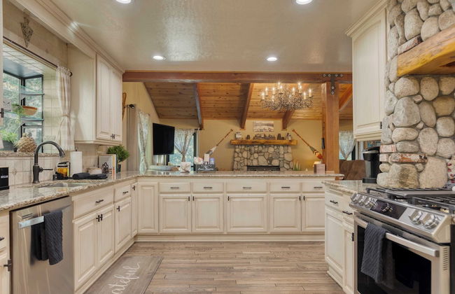 Dream Catcher by Avantstay Deck, Fire Pit, Movie Theater, Game Garage - Foto 7