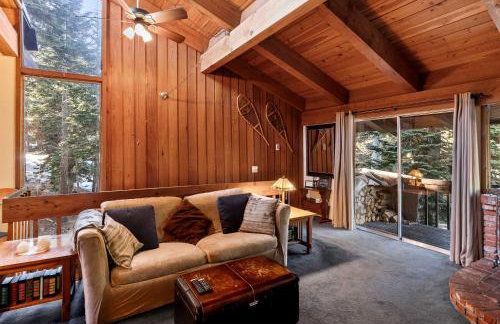 2BR Overlooks Shared Pool Near Gondola & Village - Foto 8