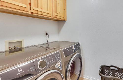 Crestline Home with Deck Less Than 2 Mi to Lake Gregory! - Foto 21