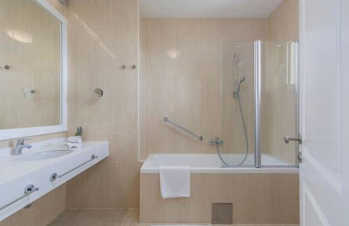 Holiday Home Romantische Villa mit Meerblick- Pool und Jacuzz by Interhome - Foto 36