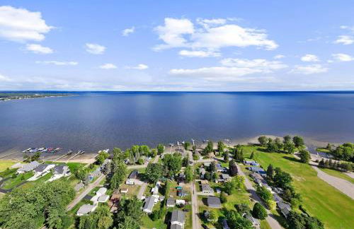Sauna, Game Room, and Beach Front on Houghton Lake - Foto 79