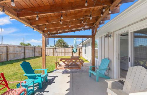 Coral Cabana - 3BD 2BA Home Close to Beach w/ Optional Golf Cart! - Foto 7