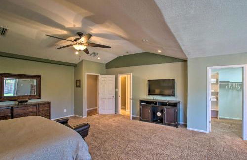 Group Getaway with Pool and Putting Green in Glendale - Foto 17