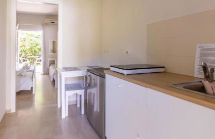 Konstantinos Pool & Fun Apartments - Photo 10
