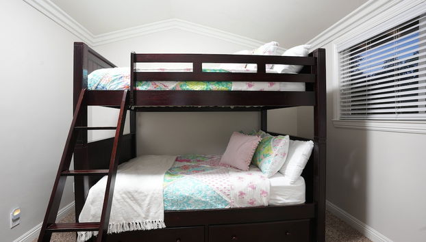 Sweet 4 bedroom, 3 bath plus Loft Bedroom, Pool Home - Photo 3