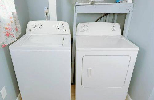 Super Cute & Cozy Home With 2 Bedrooms Near Everything In Jacksonville - Photo 8