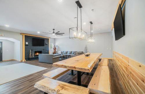 Bowling Alley! Expansive Group Getaway in Lewiston - Foto 9