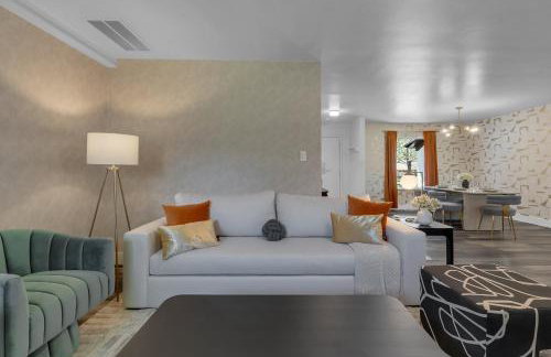 10min to EXPO - Family-Friendly with Office & Playroom - Photo 3