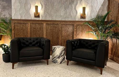 King Bed, Fiber Internet, Heart of Bangor, 50 Roku TV, Room # 208 - Foto 16