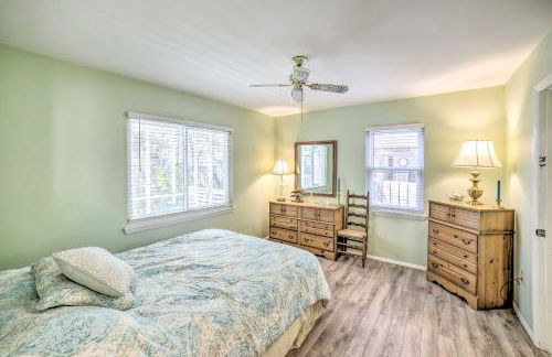 Oak Island Home with Yard Less Than 1 Mi to the Beach! - Foto 22