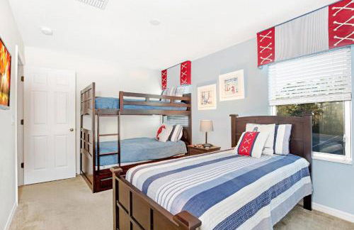 Spacious 6-Bedroom Getaway with Game Room, Private Spa & Sunny Pool Deck in Premier Resort Setting - Foto 63