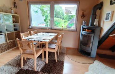 Ferienhaus zum Wohlfühlen in der Eifel, Poolnutzung, Tennis, Minigolf, Seenähe - Photo 23